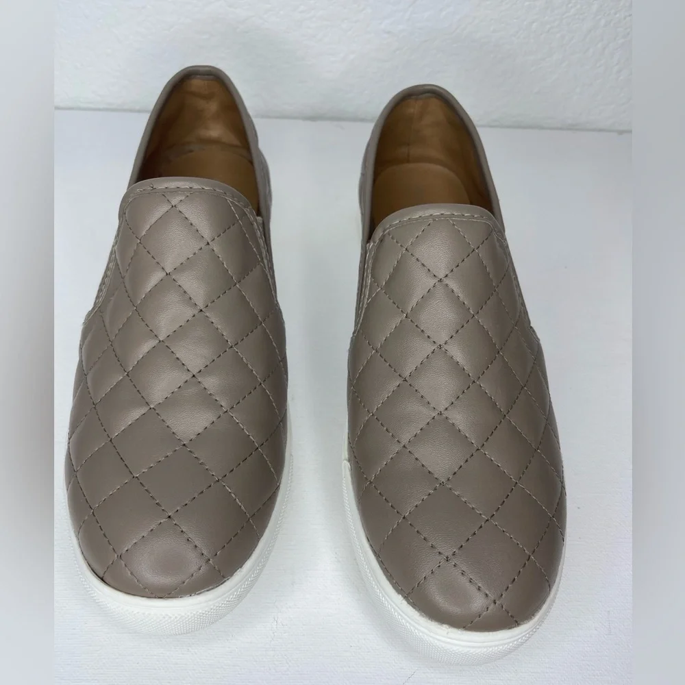 Mountain Sole Women's Slip On Sneaker Comfort Shoes Quilted Faux Leather Size 9